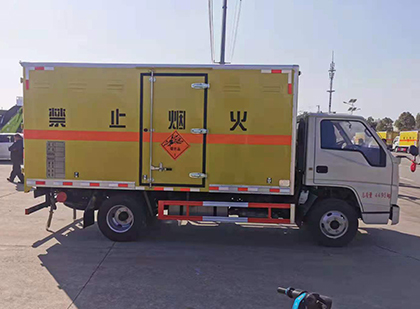 南昌爆破器材运输车工人安全操作规范与智能技术保障